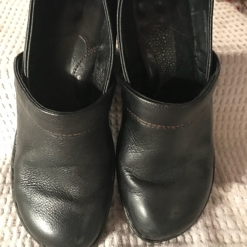 Black Soft Leather BORN Slip On Clogs⭐️ FLAWLESS